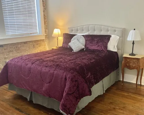 Historic downtown apartment on main street Hotels in Crowley