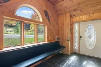 Hot Tub, Theater & Game Rooms, Fire Pit, 1 Mile to Mount Snow, Nearby Moover Bus