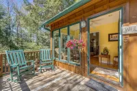 Cozy Mountain Top Cabin 13 Acres Near Dupont State Forest-Pet Friendly-Wifi- EV