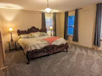 Alegria!  Five Bedroom Colonial Style Home Conveniently Located! Pet Friendly! - 4성급