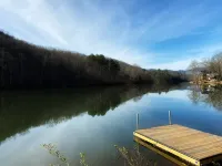 Lake front Sunset Cottage with dock & kayaks - 3-Star