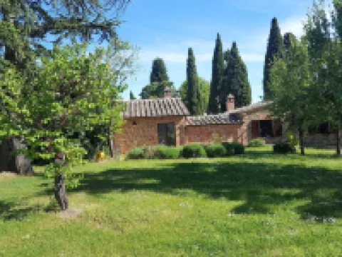 Idyllic guest house in Tuscan country house style with swimming pool シナルンガのホテル
