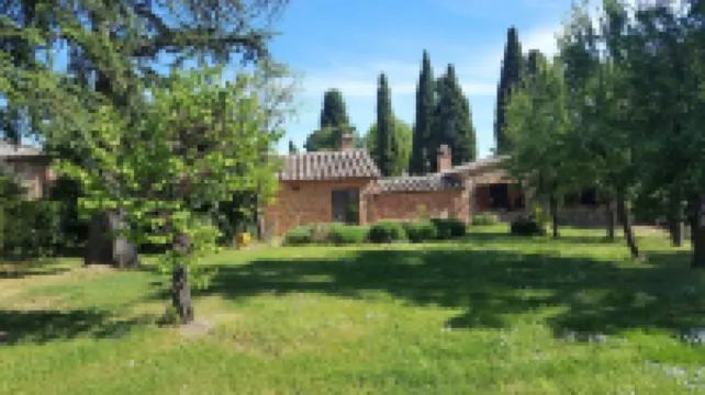 Idyllic guest house in Tuscan country house style with swimming pool