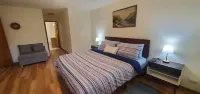 Rustic with a modern twist 3 bdr/3.5 bath chalet