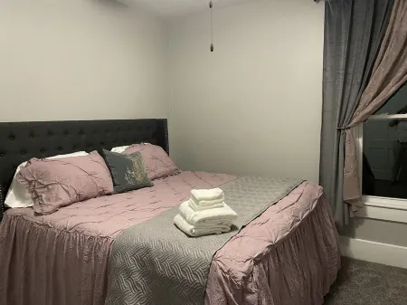 Walk to everything! Five Flags-Hotel Julian-Millwork Sleeps 8! Отели рядом с достопримечательностью «Университет Дабек»