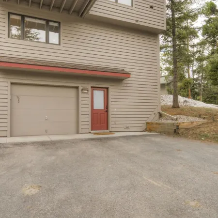 10-Minutes to Ski Resort, 2.5-Bedroom, Mountain Views, Hot Tub/Sauna