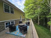 Relax with family or friends at this quiet & clean country 3 bedroom home