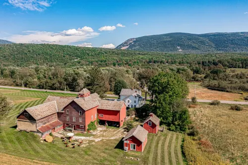 Sparkle on the Rocks is a Sanctuary of Comfort and Artistic Inspiration
