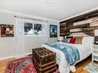 Modern contempary house. Hotels in Concord