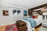 Modern contempary house. Hotels in Concord