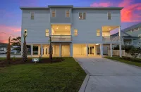 Bohemian Bliss by the Beach: Townhome w/ 5-min Walk to Beach & Free Golf Cart!