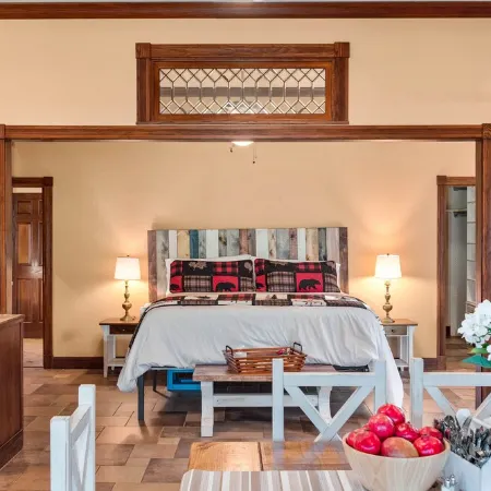 Private White River Estate on 214 acres. ATV/hiking trails. Pets stay free