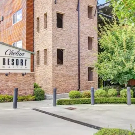 Deluxe View 2 Bedroom Chelan View Condo w/Extra Parking