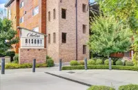 Deluxe View 2 Bedroom Chelan View Condo w/Extra Parking