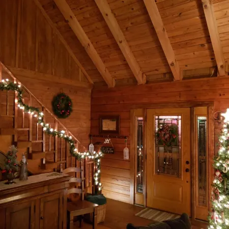 Cozy Cabin on 4 Acres of Fun! Pavilion, Firepit, Swing, Walking Trail to Creek!