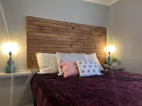 River Rock Cabin - Near Spring River and Main St