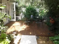 Charming Private Garden Cottage hide away in the heart of Sarasota Hotels near Ringling College of Art and Design