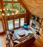 New to VRBO Cozy Sugar Hill Cabin 2 min to the slopes