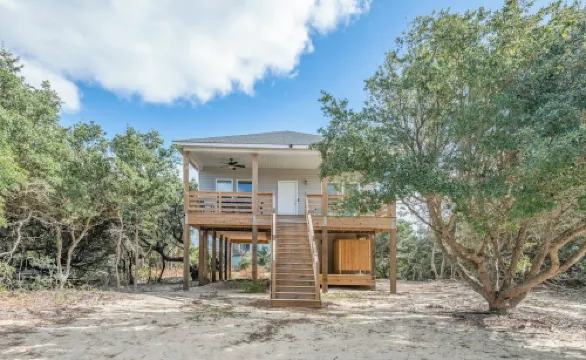 Sandy Adventures!Third row from the ocean!Wild Horses roam the area- Carova