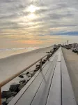 Cozy & pretty beach-block, 2-BR condo: short walk to ocean, restaurants & shops!