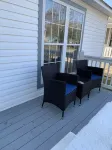 Newly Renovated, Dog Friendly, Fully Fenced Back Yard, Easy Beach Access!