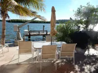 Peaceful Setting, on the water of Little Sarasota Bay
