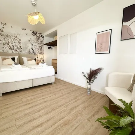 Modern, Zentrumsnah mit Parkplatz und Balkon