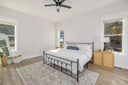 Beautiful Spacious New Lakefront Home