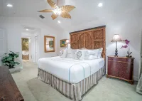 Luxury vacation resort experience. 10 min to beaches, restaurants, golf & shops.