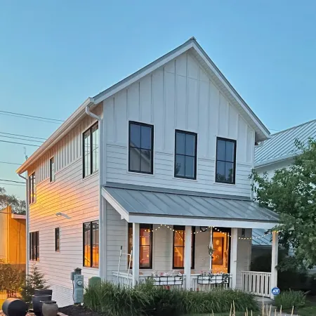 Walk to Downtown • 3Br/3BA Townhome • Garage + Porch