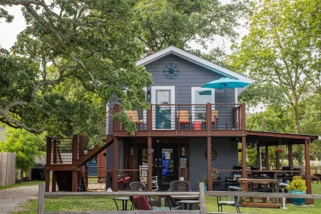 Trendy Loft w/ Energetic Outdoors - 5 min from the beach and pet friendly!