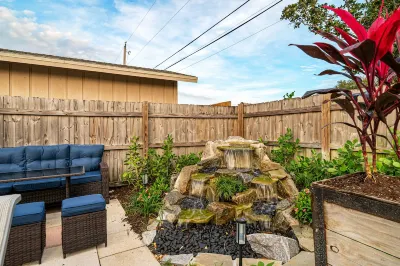 Tropical Pool and Hot Tub House Hotels near Belvedere Baptist Church
