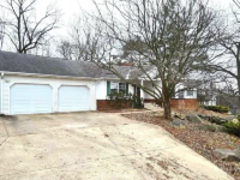 Secluded Serenity Lg 4beds, 2.5 bath near Downtown