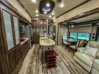 Luxe Farm-Stay w/ private animal sanctuary~10 min from city!