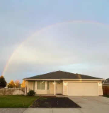 Sunlit Sage House - a peaceful retreat.  3 bed 2 bath bright & clean home