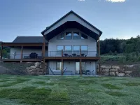 Kozy Retreat @ Bear Lake - 6 KING Beds, Bunk Room, Lake View, Deck w/ Grill