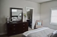 Beautiful & clean 2 Bed/2 bath home in downtown Meridian!