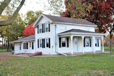 Historic Farm House called Oak Cliff w/ spectacular view of  Mississippi River