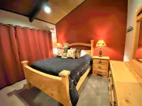 Remodeled and Upgraded; 1 mile from lifts, Shuttle stops at our property Hotels near Crowley Lake Park