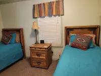 Cozy Cottage! Hot Tub & Cozy up to the Fireplace! Christmas Deco for Holidays!