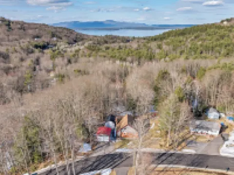 Relaxing Gunstock Chalet!  Near Lake Winnipesaukee and Gunstock Mountain! Hotels in Gilford