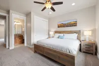 Spacious, Private Hot Tub, 6 bedrooms 5 Ensuite Bathrooms. 7th night FREE! Hotels near Checkerboard Mesa