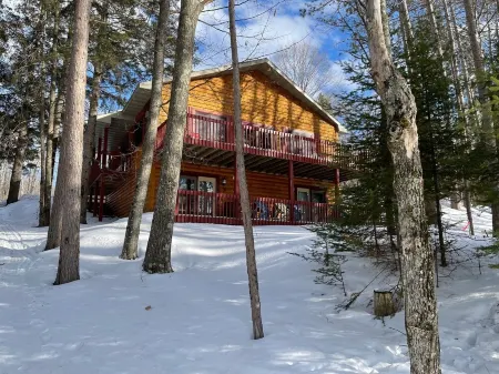 Spacious lakeside cabin in the heart of the Northwoods