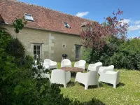 Charming house with large heated pool Hotels in Verneuil-sur-Indre