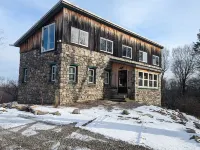 Privacy in the hills one hour from NYC and minutes to Breakneck Mtn. Hotels in Kent