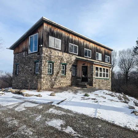 Privacy in the hills one hour from NYC and minutes to Breakneck Mtn.