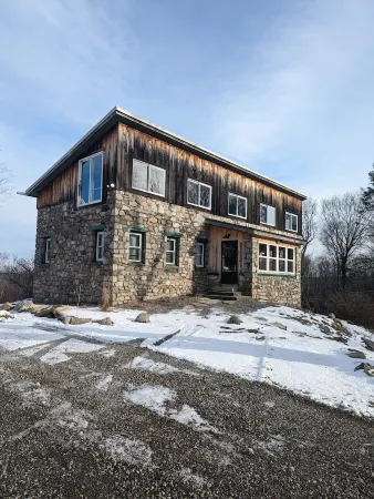 Privacy in the hills one hour from NYC and minutes to Breakneck Mtn.