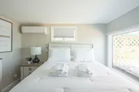 Charming Waterfront Cottage in Bristol, RI Hotels near Roger Williams University
