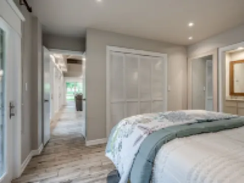 Resort living in Edmond with pool & tennis court!