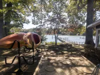 The Little Blue Cottage - Topping : Waterfront! Hotels in Middlesex County